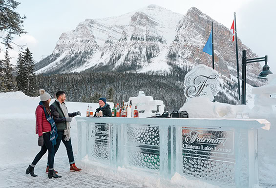 Fairmont-Chateau-Lake-Louise-Outdoor-Bar