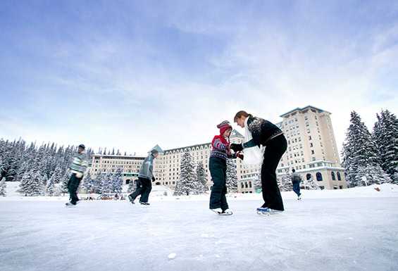 Fairmont-Chateau-Lake-Louise-Schlittschuh-laufen