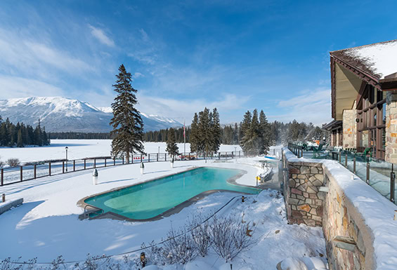 Fairmont-Jasper-Park-Lodge-Outdoor-Pool-02