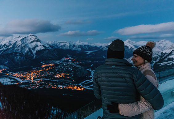 Banff-Gondola-Aussichtsplattform-bei-Nacht
